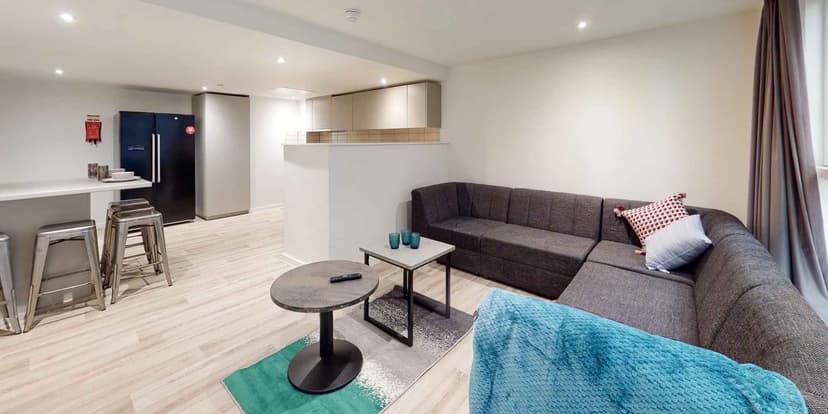  Gold Ensuite Penthouse - Image 4
