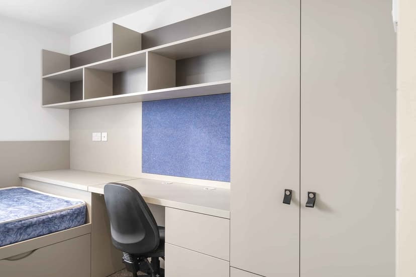  Gold Ensuite Penthouse - Image 18