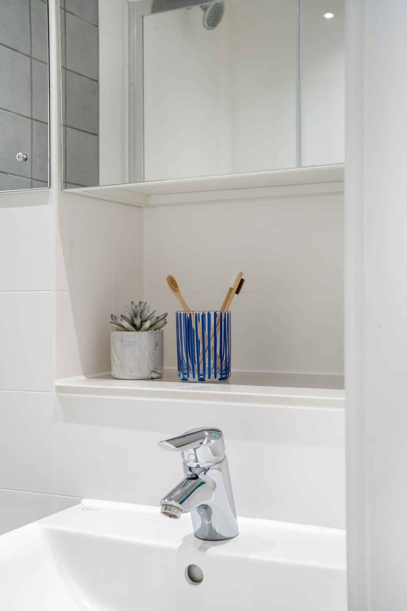  Gold Ensuite Lower - Image 13
