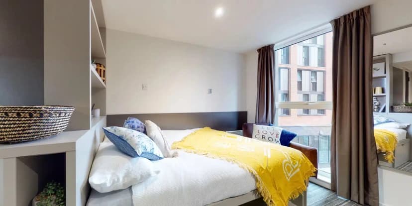 Gold Ensuite Upper - Image 1