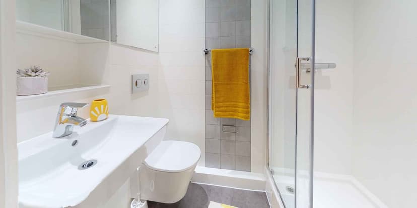 Gold Ensuite Mid - Image 4