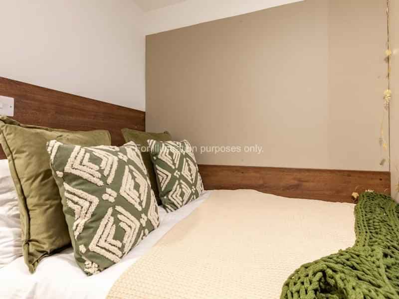 Classic Ensuite - Image 2