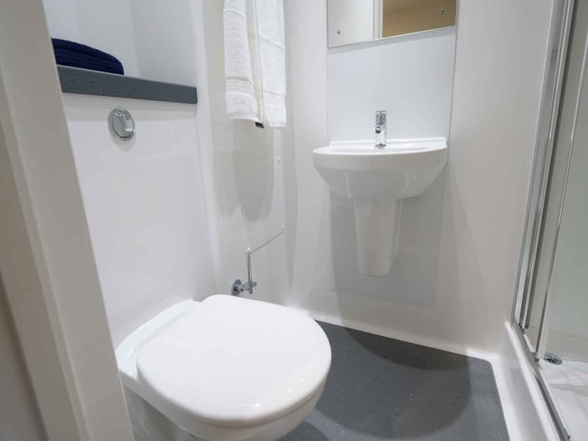 Classic Ensuite - Image 5