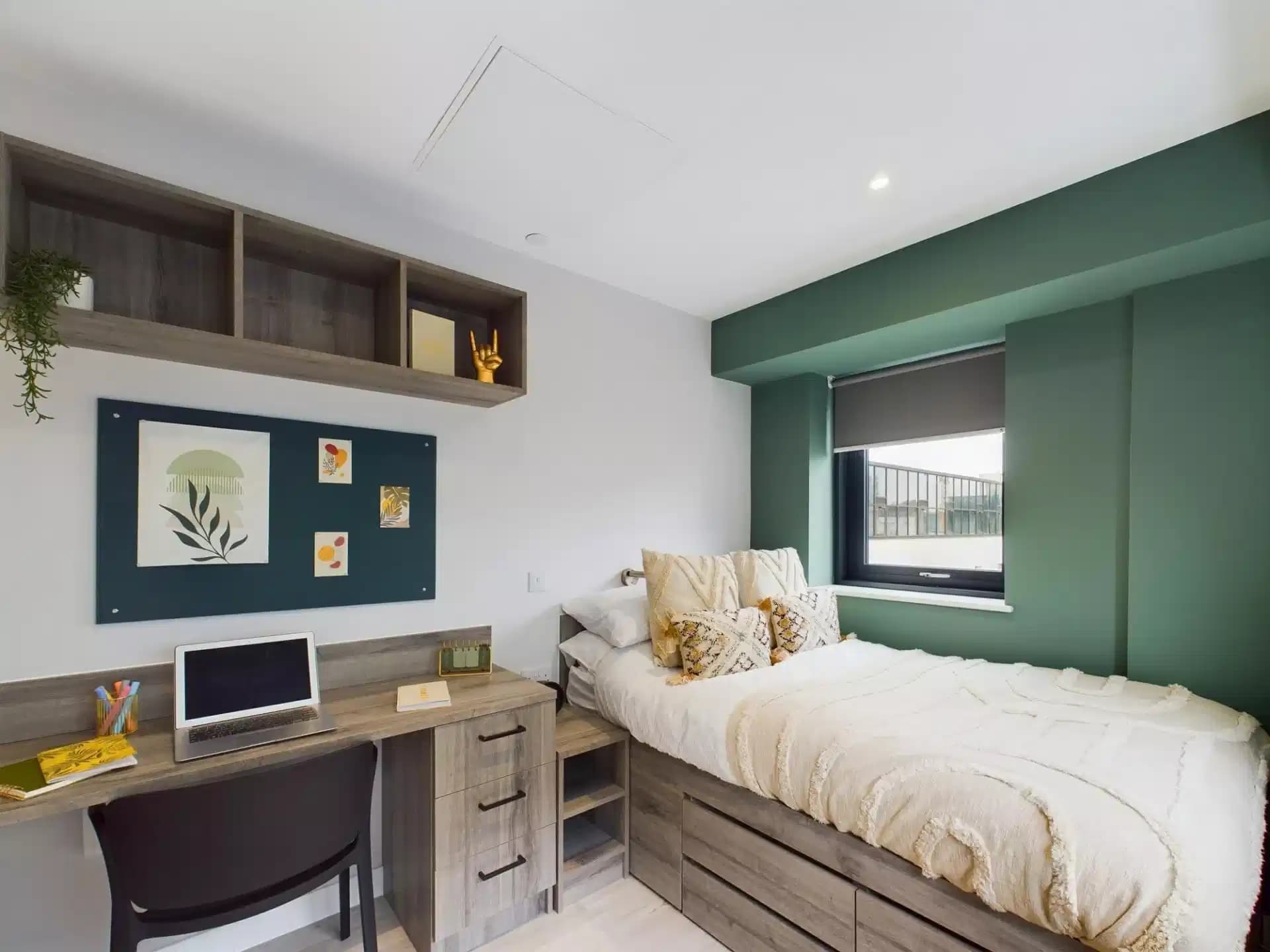 Deluxe Ensuite - Image 2