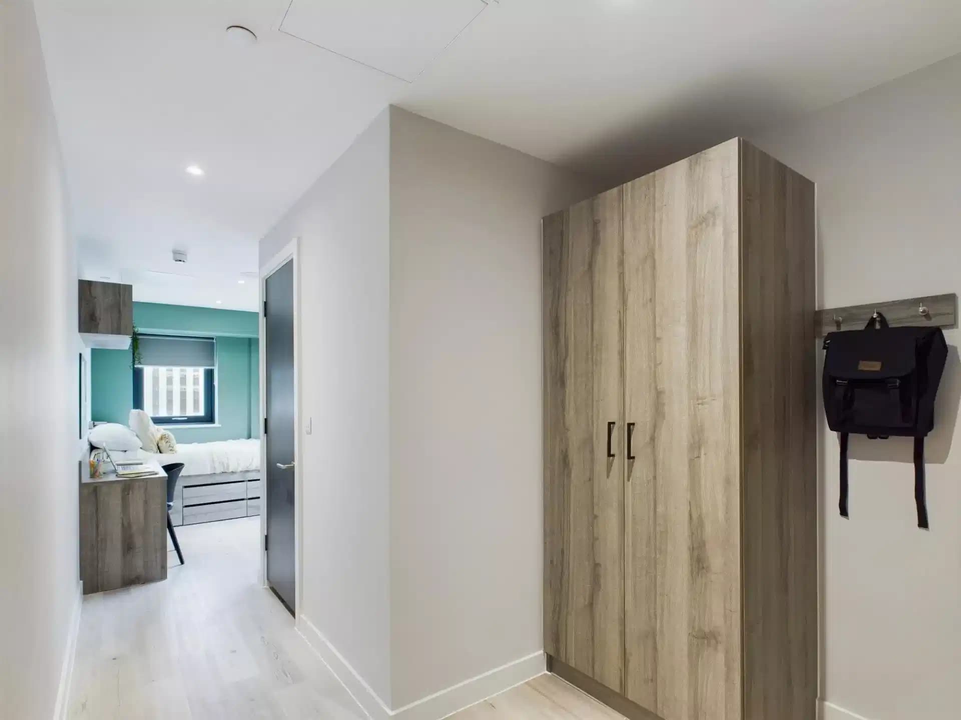 Deluxe Ensuite - Image 4