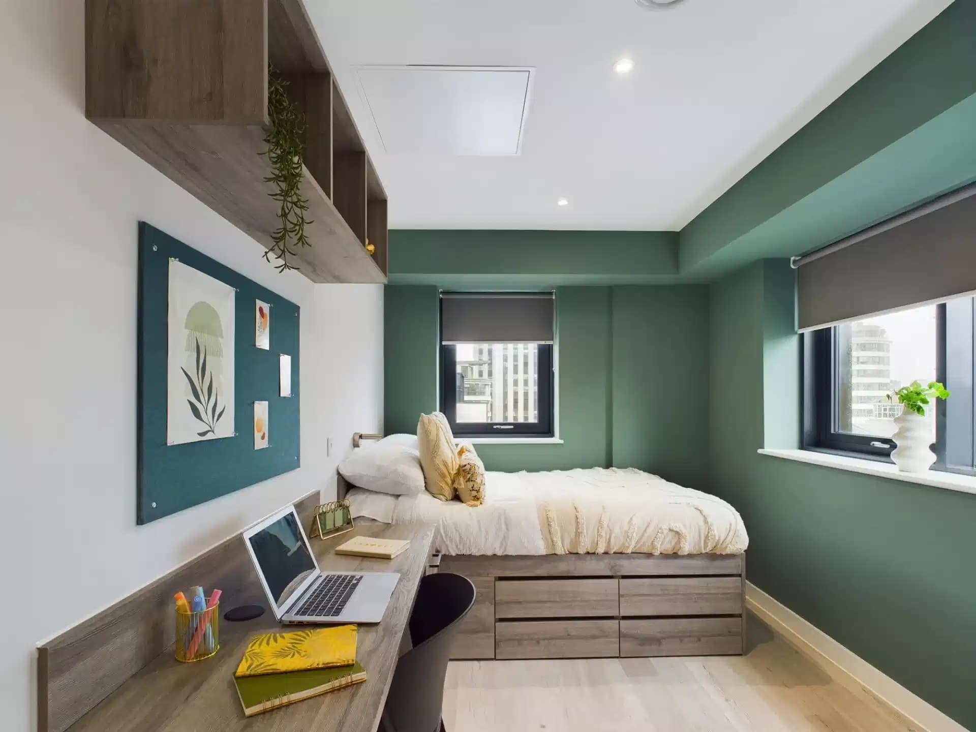 Deluxe Ensuite - Image 1