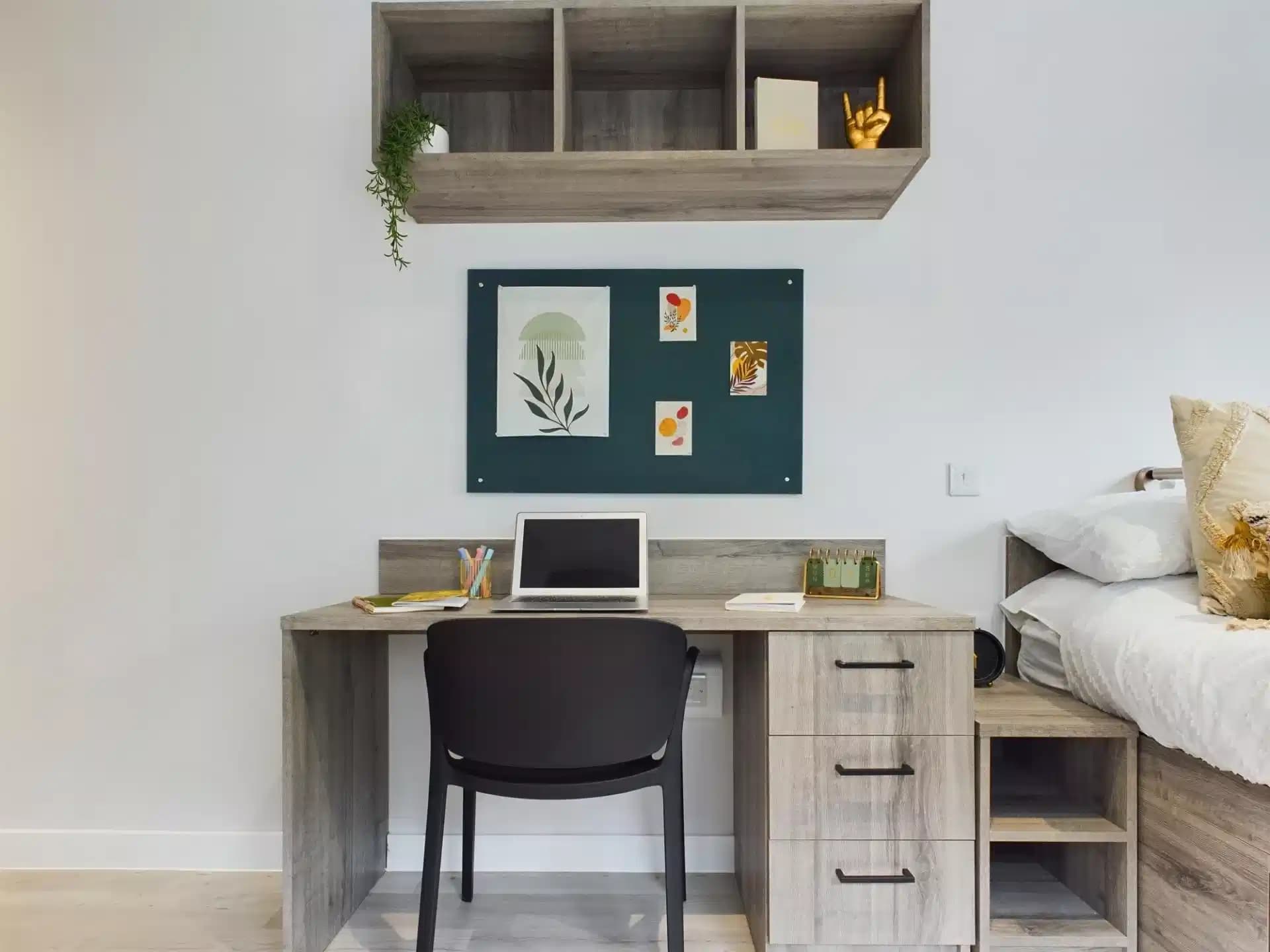 Deluxe Ensuite - Image 3