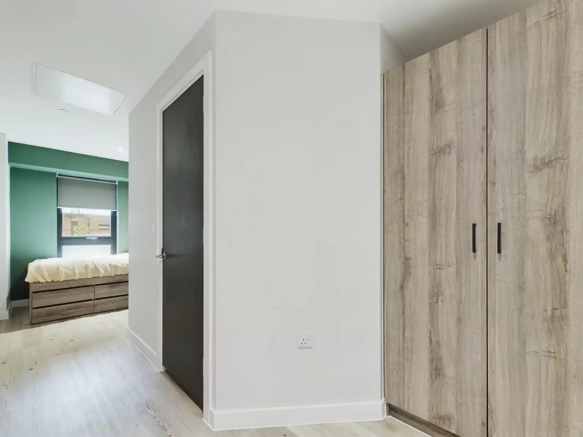 Luxury Ensuite - Image 4