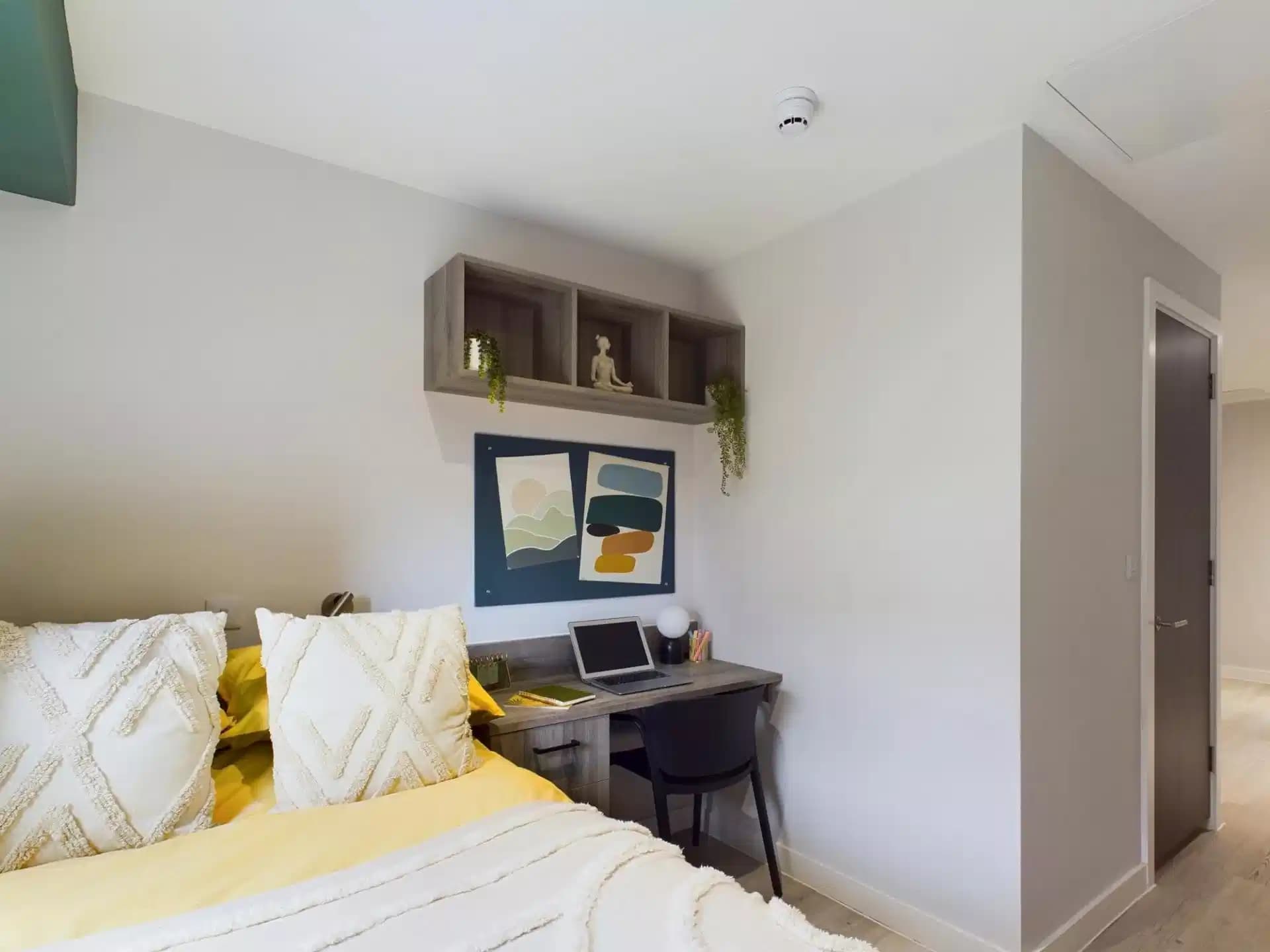 Luxury Ensuite - Image 1