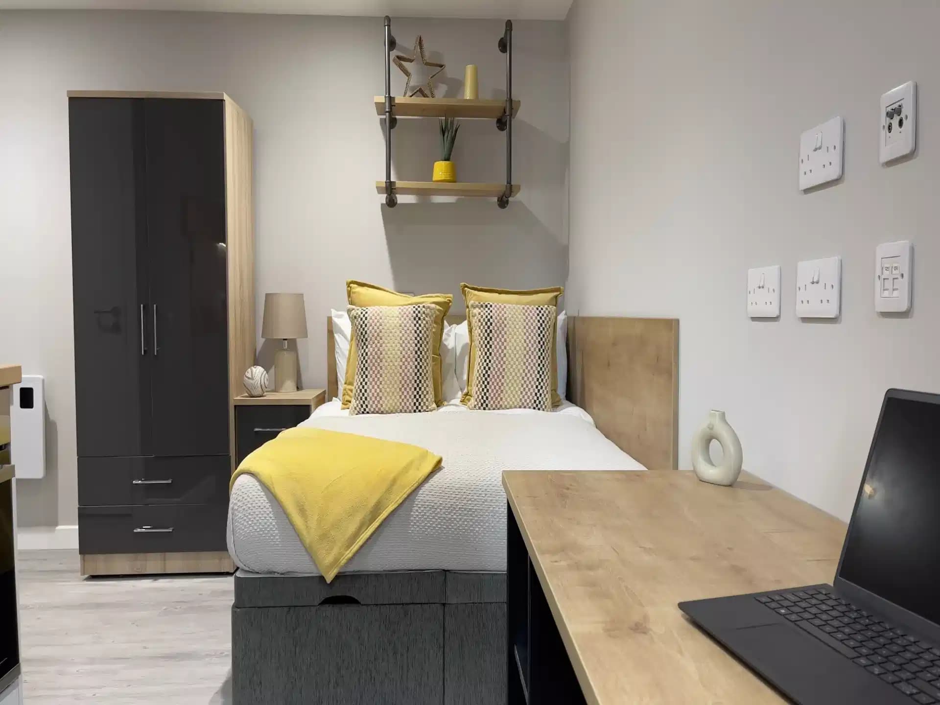 Platinum Studio - Image 1