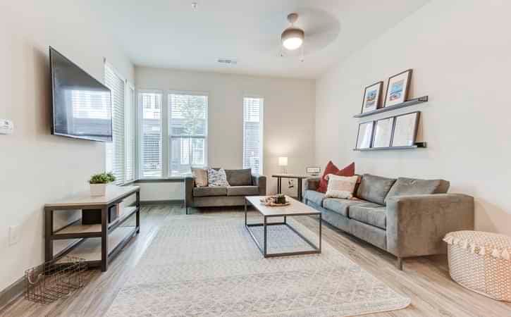 Private Room (6 Bed - 6.5 Bath) - Image 4