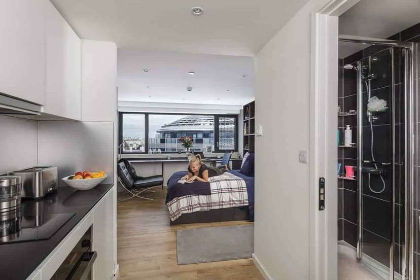Studio Apartment - Image 2
