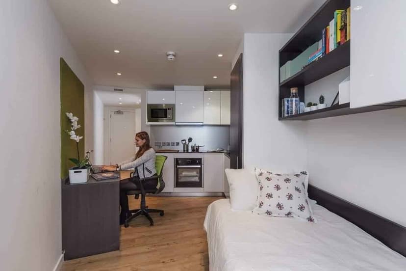 Studio Apartment - Image 5