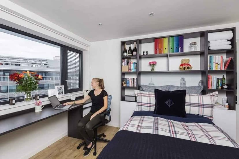 Studio Apartment - Image 1