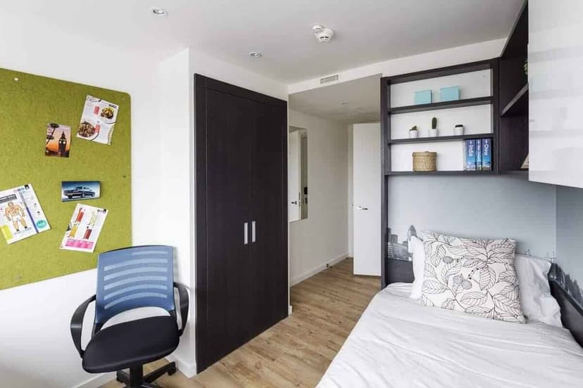 Ensuite Bedroom - 10 People - Image 4