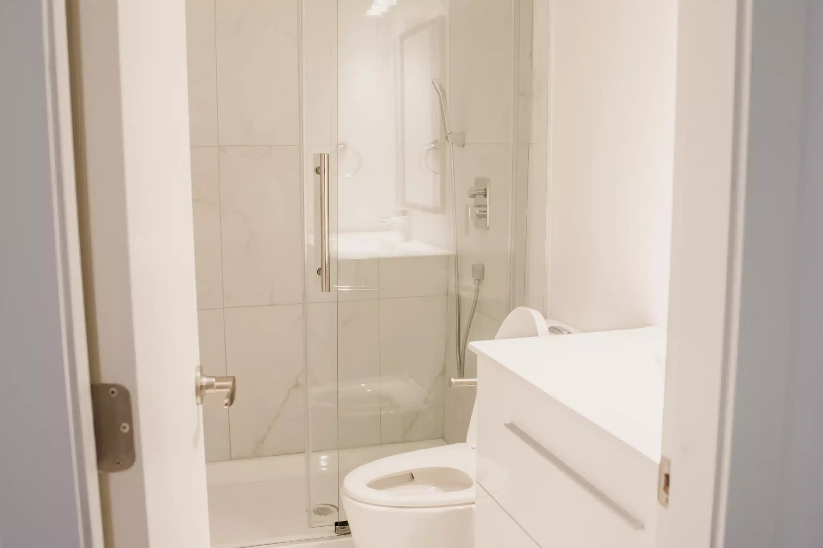 Sodalite Master Room( 1 Bed 1 Bath ) - Image 4