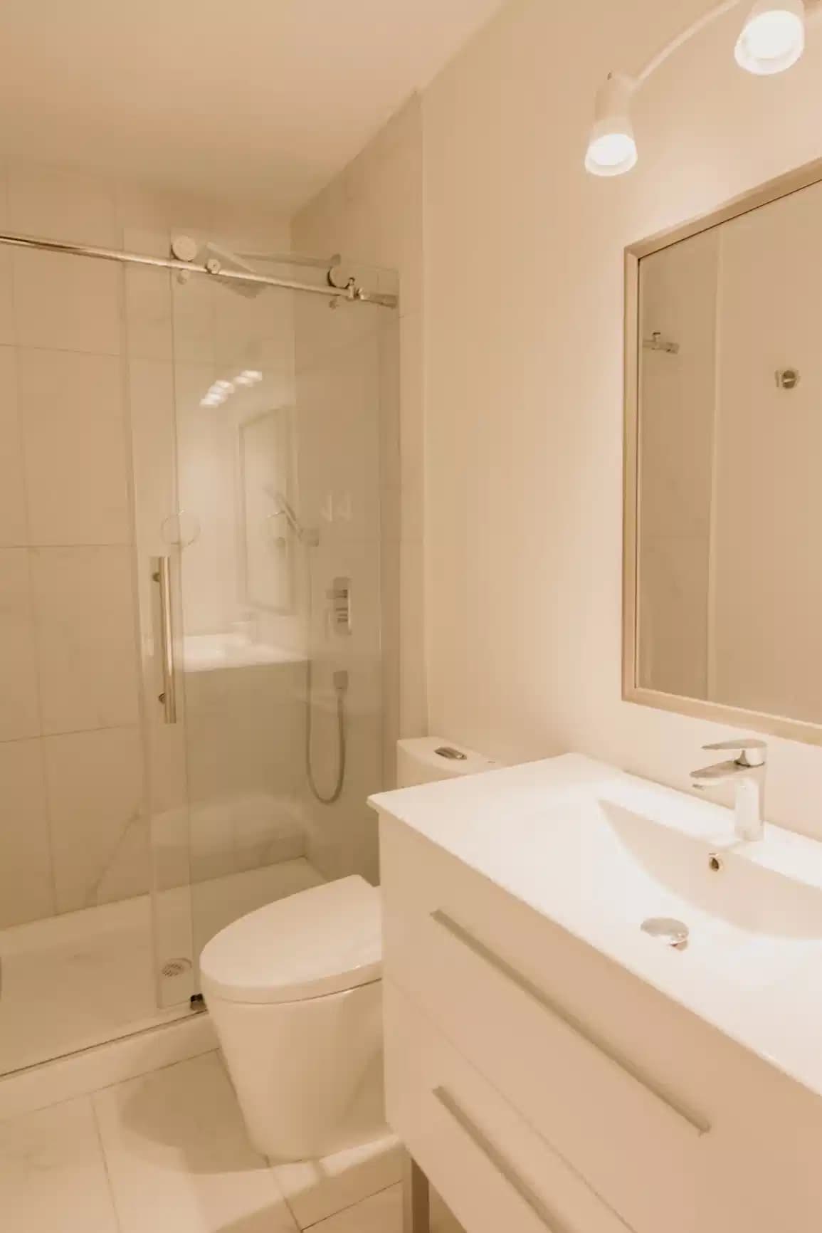 Sodalite Master Room( 1 Bed 1 Bath ) - Image 3