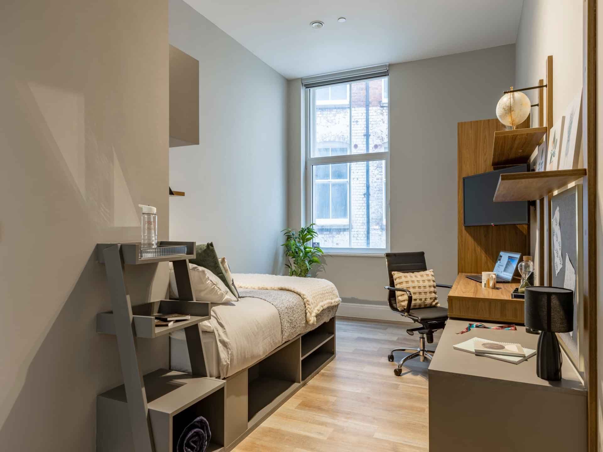 Gold Ensuite - Image 1