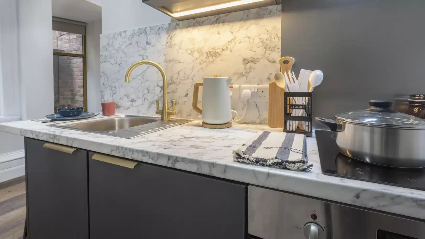 Deluxe Studio - Image 6