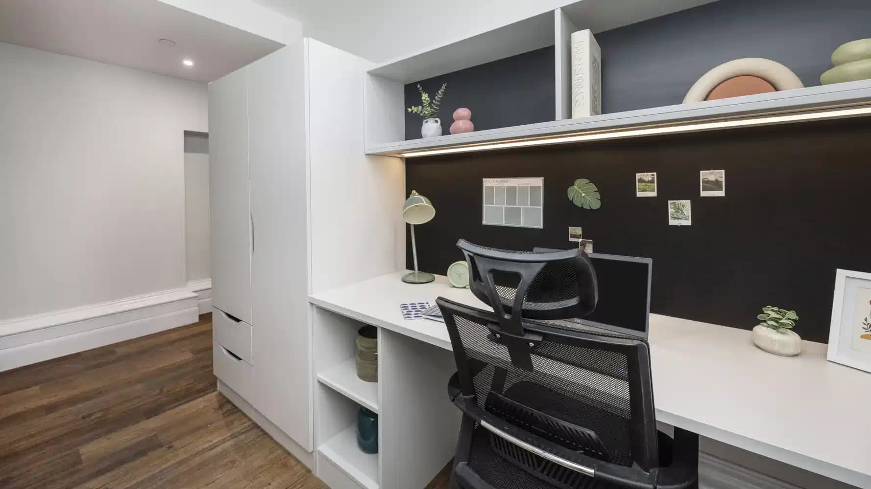 Deluxe Studio - Image 5