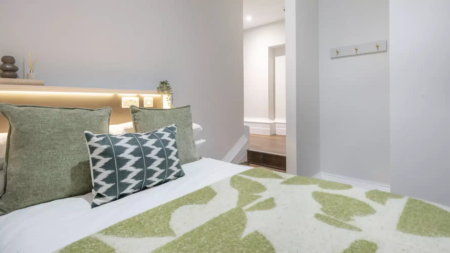 Deluxe Studio - Image 3