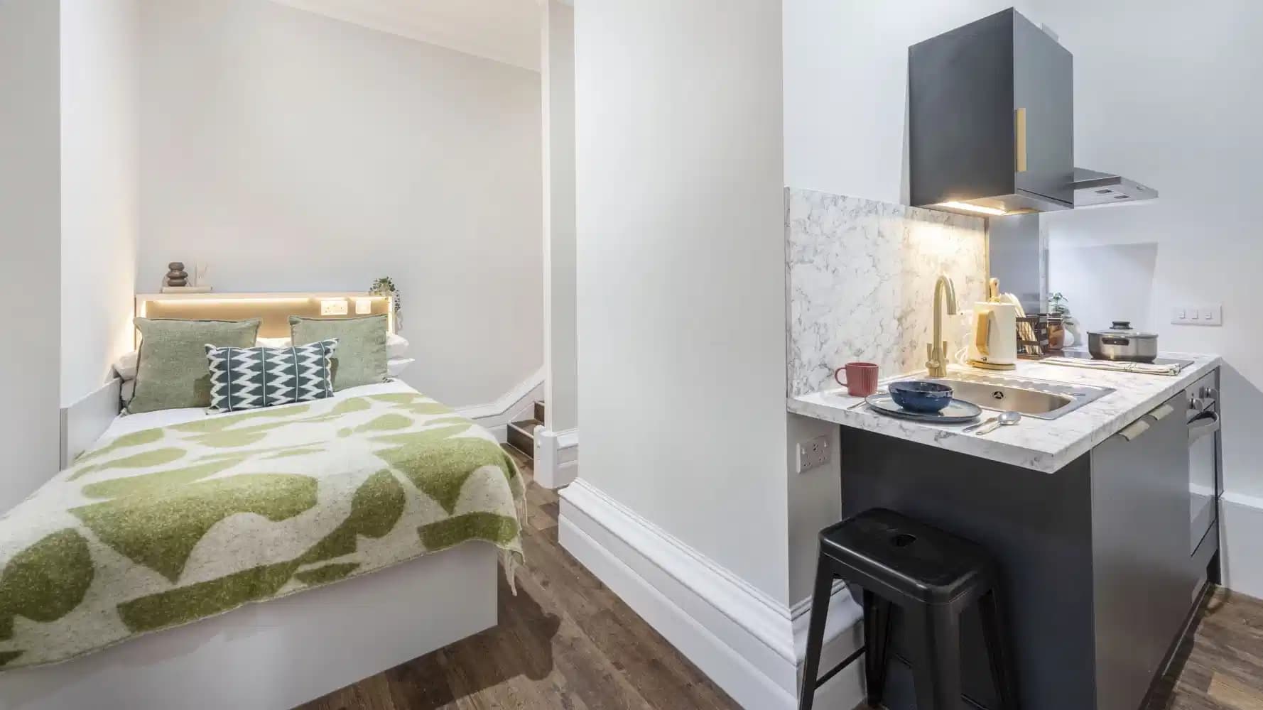 Deluxe Studio - Image 2