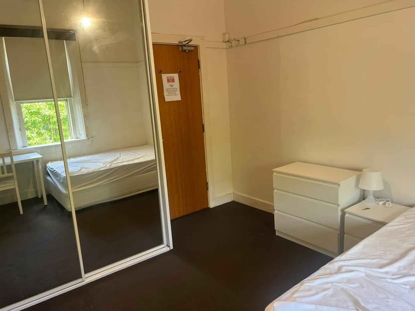 Room 6 - Image 4
