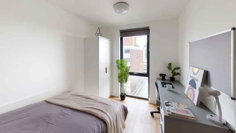 Standard Ensuite - Image 2