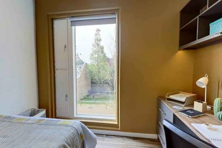 Classic En-suite - Image 4