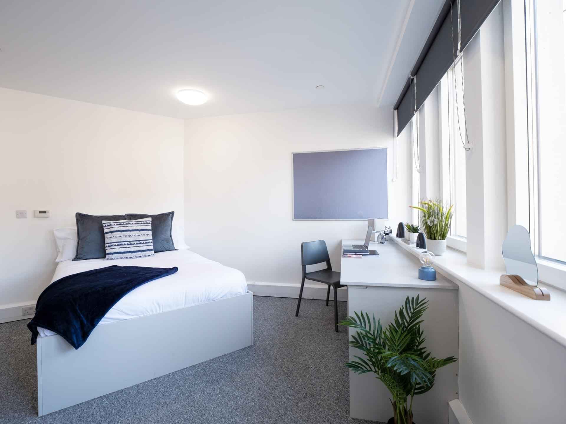 Gold Ensuite - Image 1