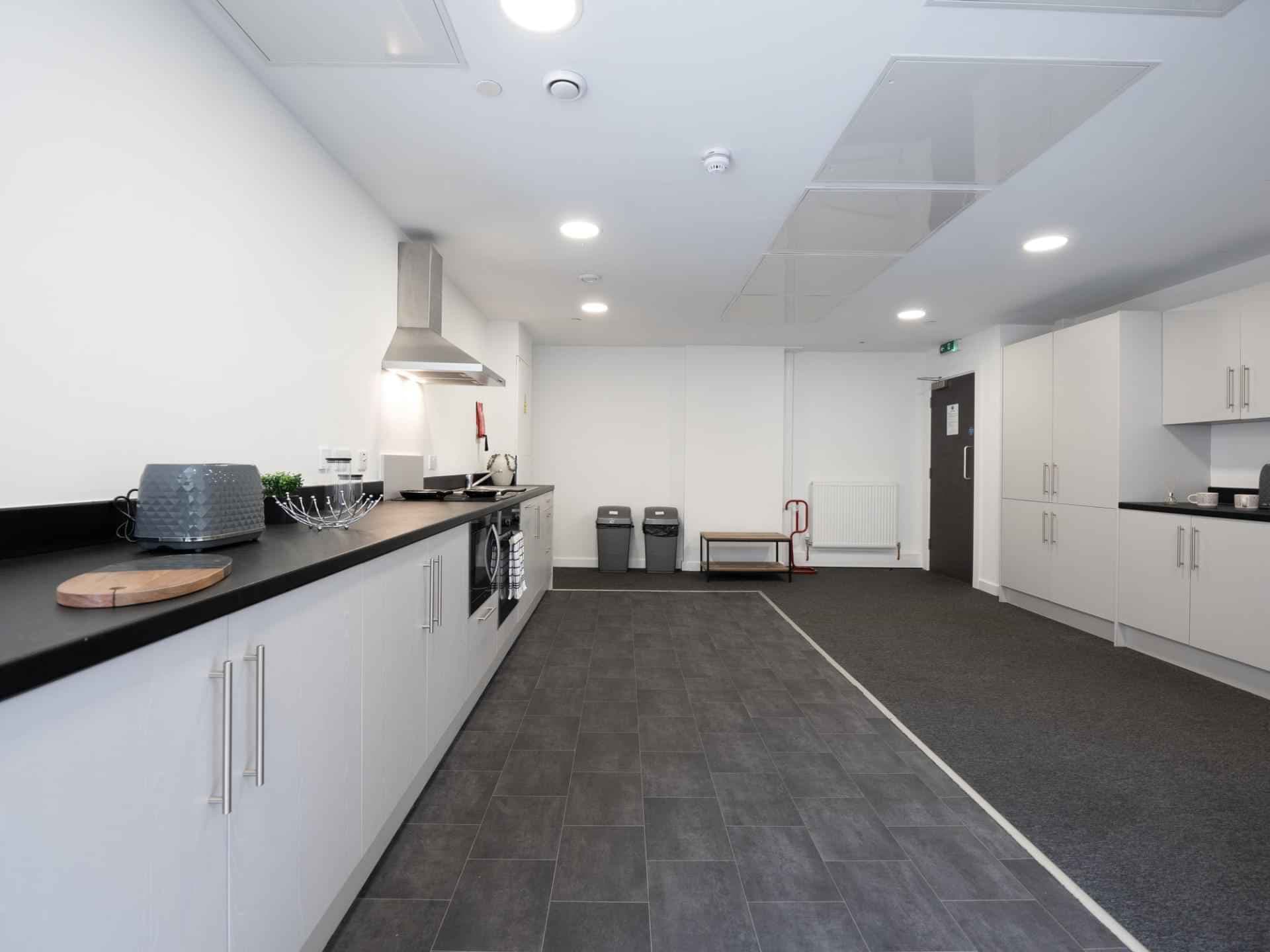 Gold Ensuite - Image 3