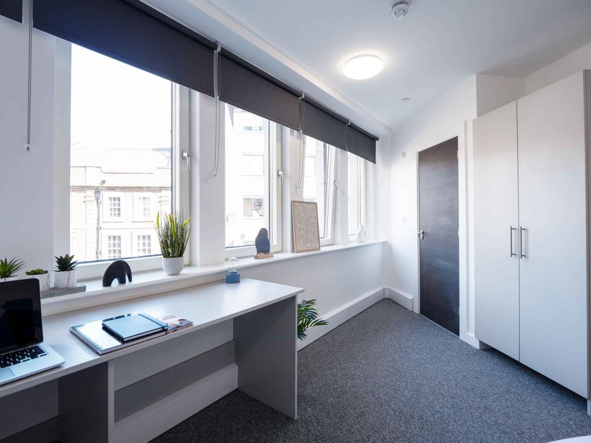 Platinum Ensuite - Image 3