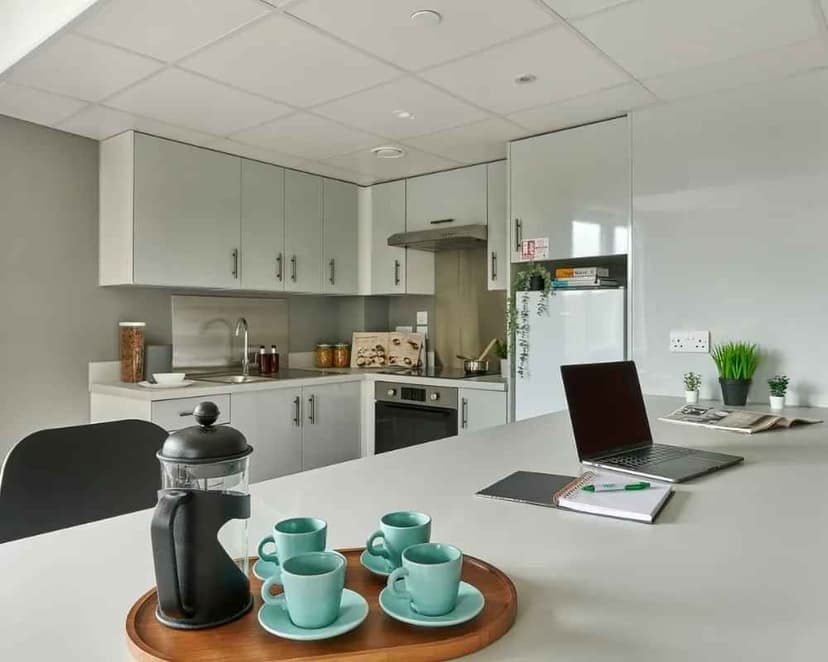 Gold En-suite - Image 4