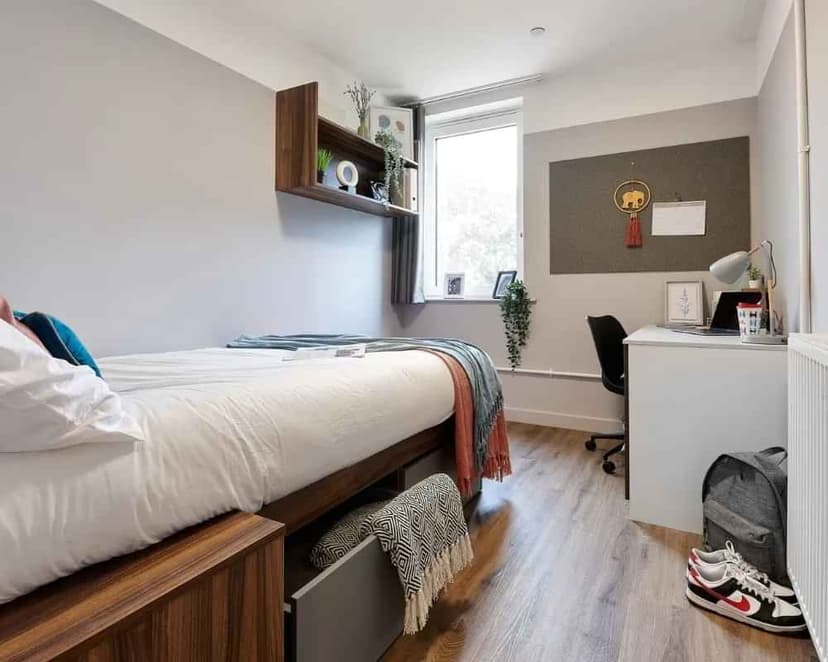 Platinum En-suite - Image 1