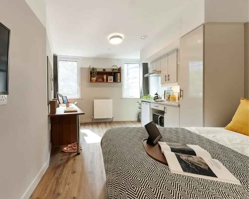 Platinum Studio - Image 1