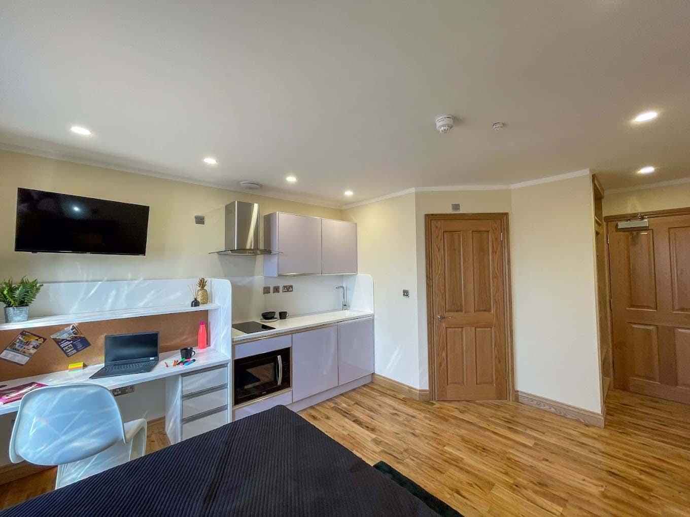 Executive Studio - Image 5