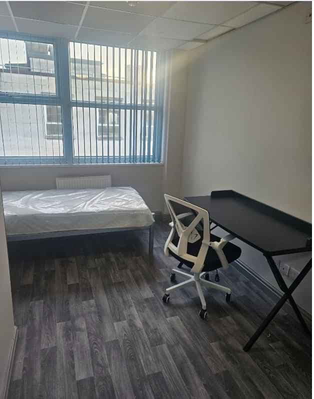 Single Ensuite - Image 5