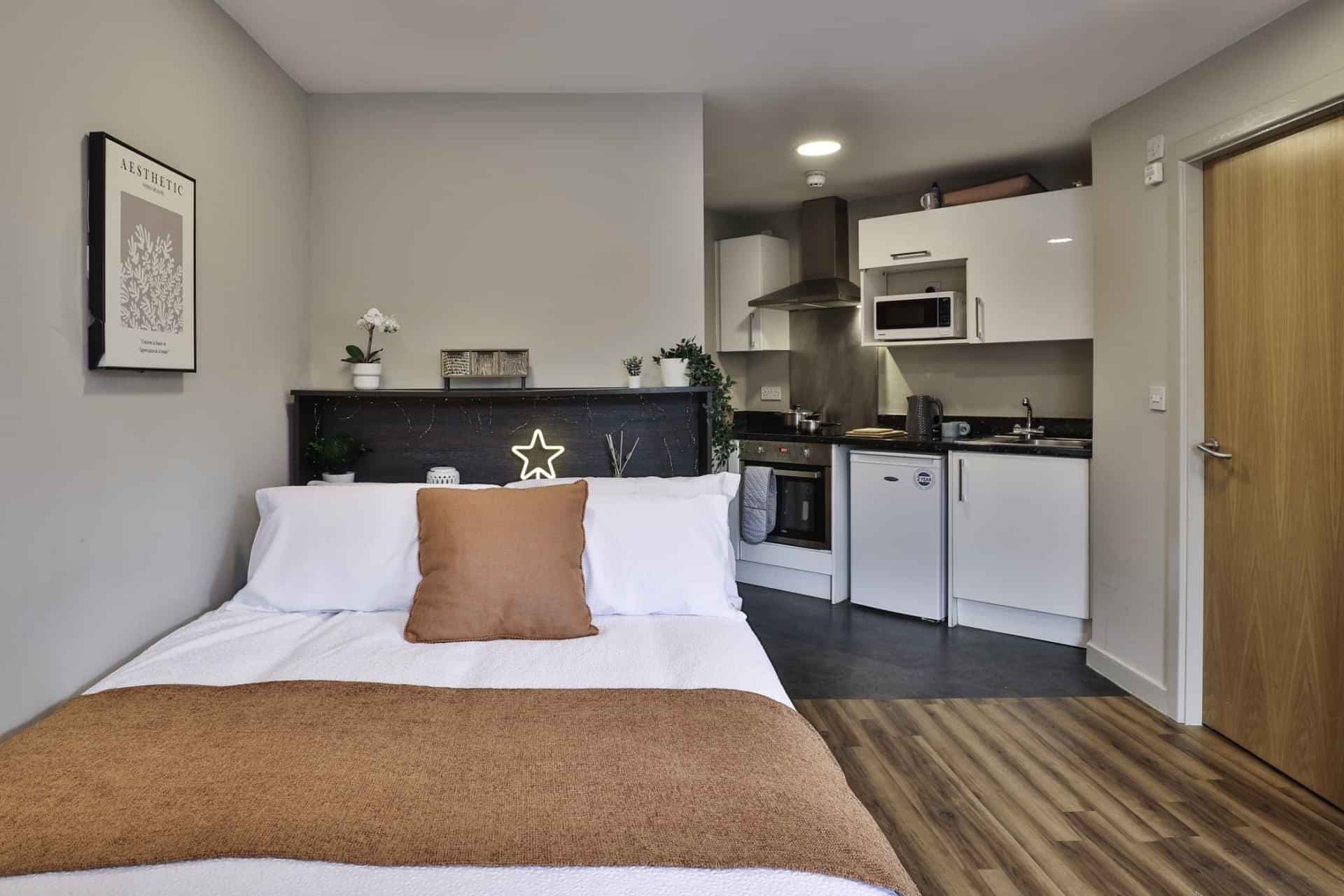 Gold Studio - Image 1