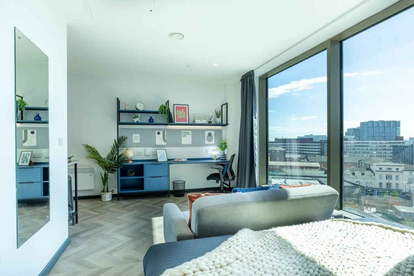 Platinum Suite – Top Floor - Image 2