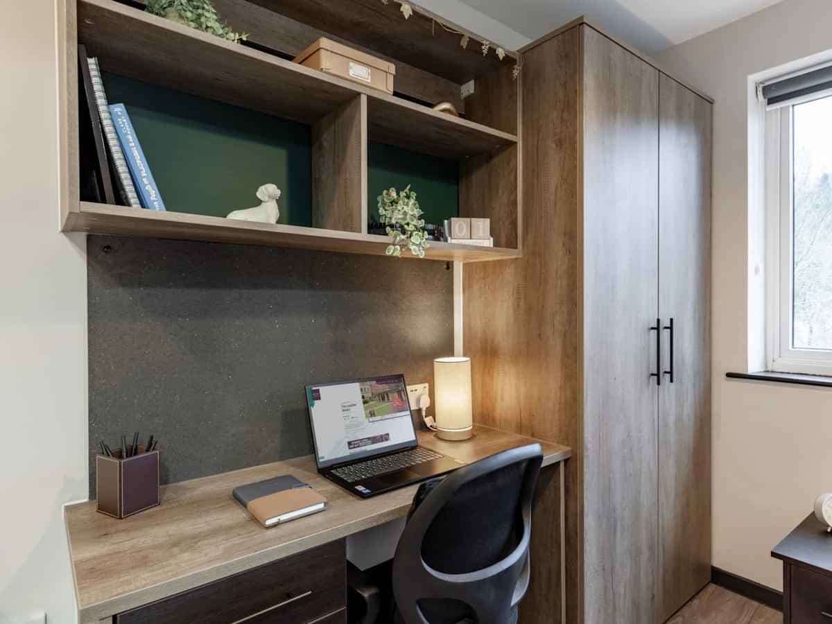 Large Ensuite - Image 2