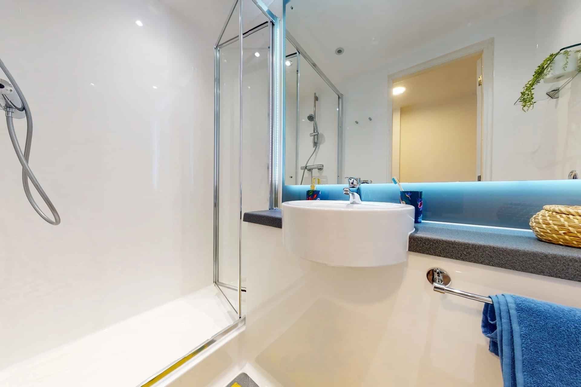 Gold Ensuite Lower - Image 4