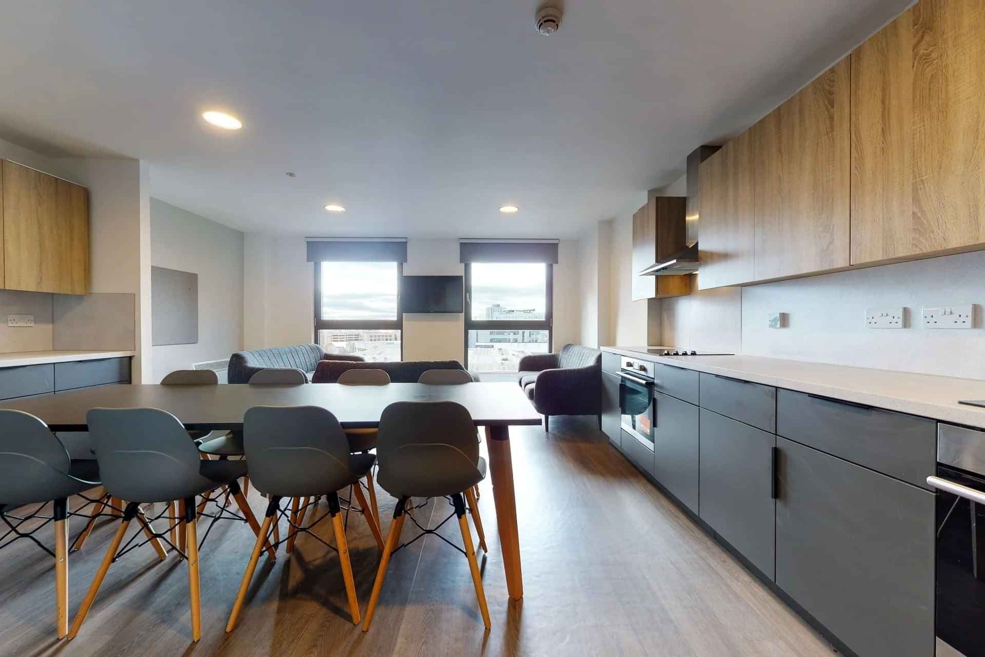 Gold Ensuite Lower - Image 3