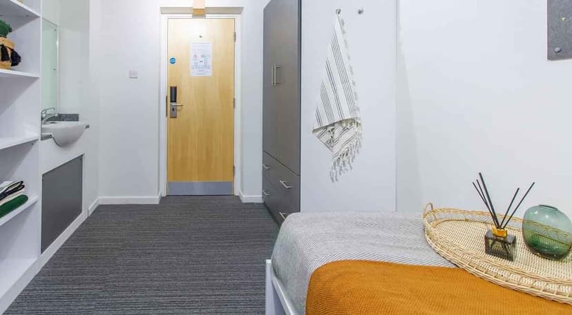 Gold Room - Image 2